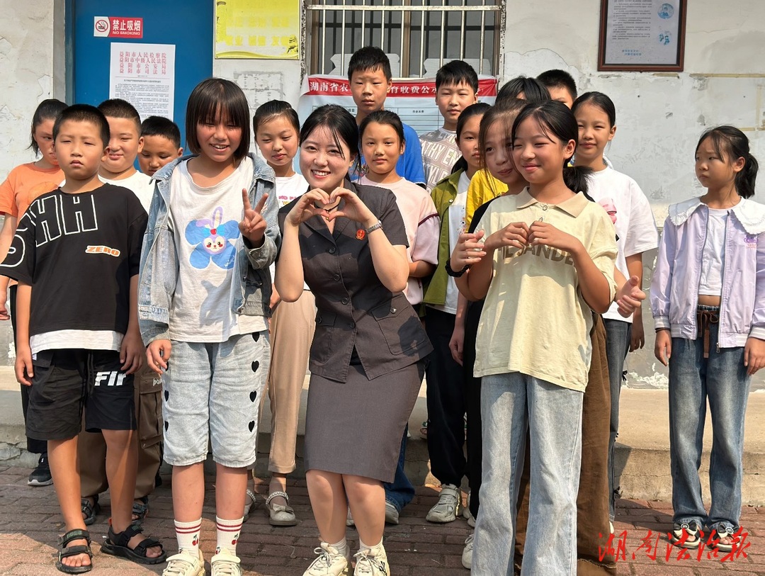 【創(chuàng)建“楓橋式”人民法庭】赫山區(qū)法院走進(jìn)蘭洲學(xué)校開展法治講座