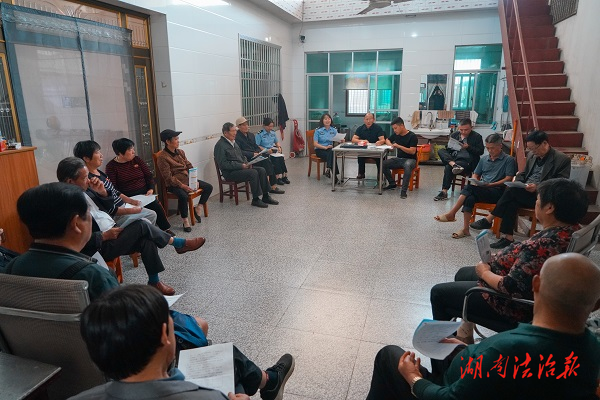 安鄉(xiāng)：警社聯(lián)合聽(tīng)民意 共話綜治創(chuàng)平安