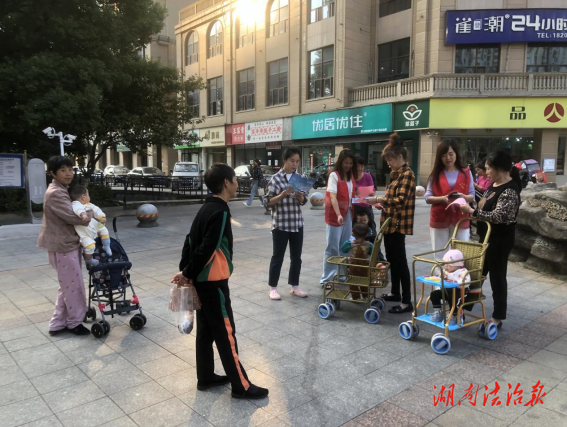 衡陽市蒸湘區(qū)蒸湘街道長湖社區(qū)開展“惠民政策進(jìn)社區(qū) 便民宣傳暖人心”宣傳活動