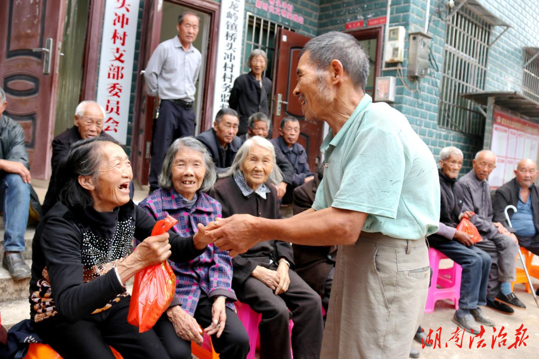 愛滿桑榆 “邵東好人”鄭佰平連續(xù)八年重陽敬老