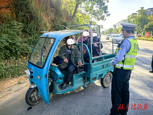 道縣：圖方便搭乘三輪車出行 這樣很危險