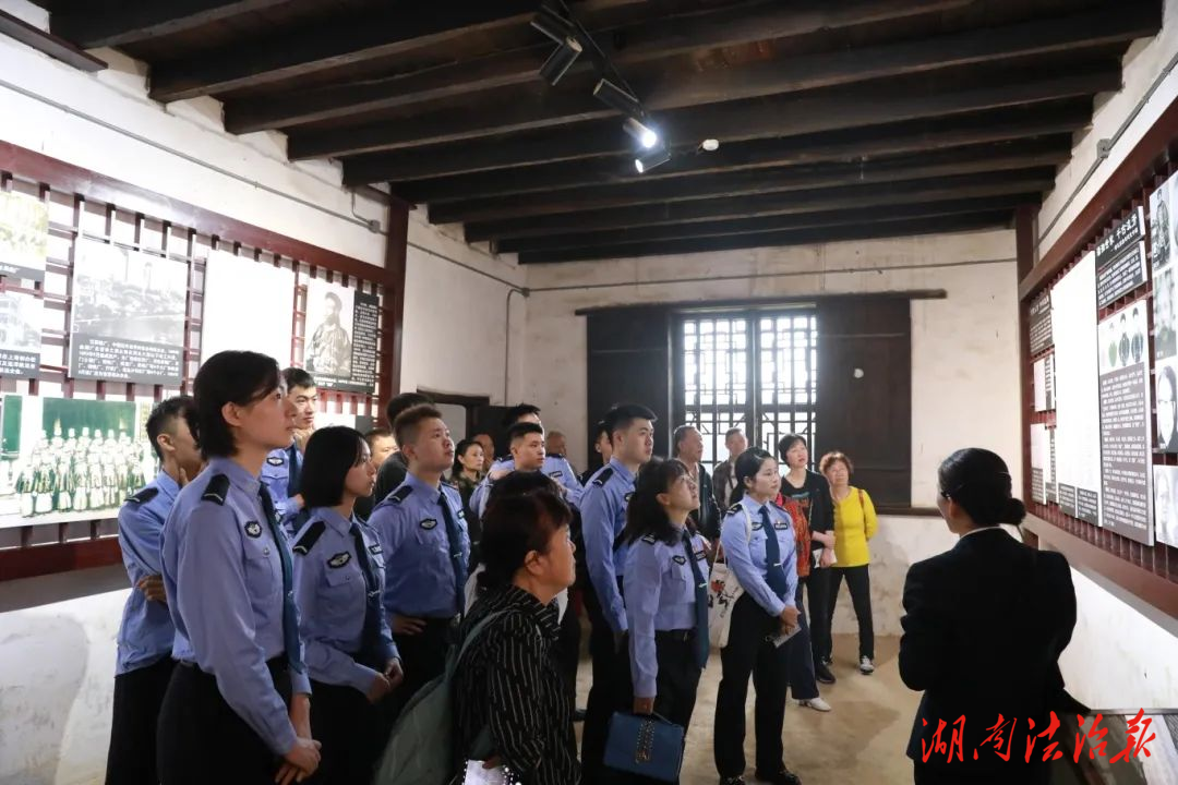 雙峰縣公安局組織實習(xí)學(xué)警開展“弘揚中華傳統(tǒng)文化”教育學(xué)習(xí)活動