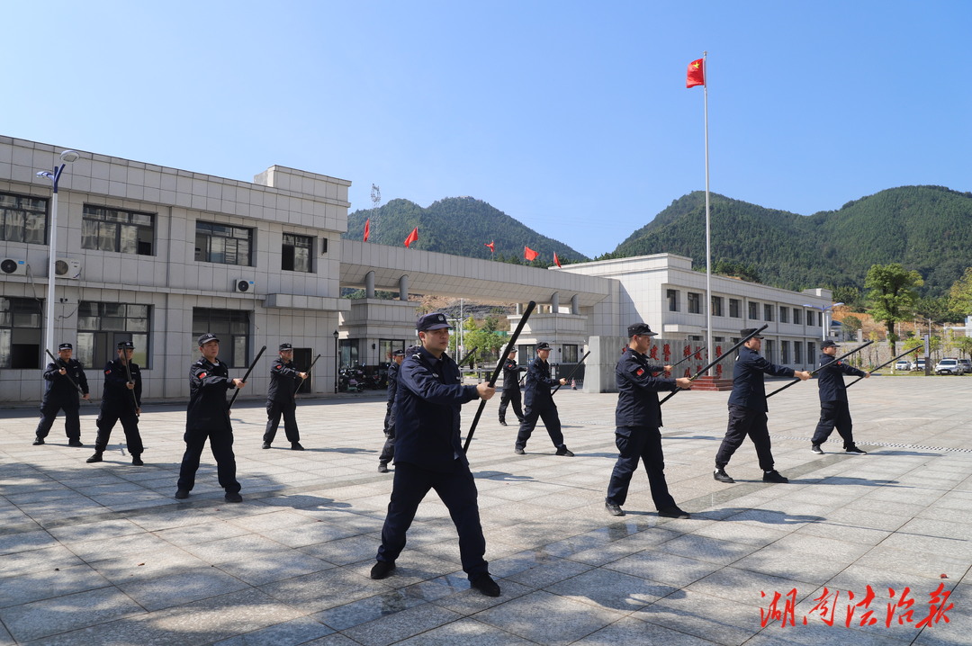 藍(lán)山公安：“五小五隨”崗位訓(xùn)練 把實(shí)戰(zhàn)實(shí)訓(xùn)融入民輔警日常