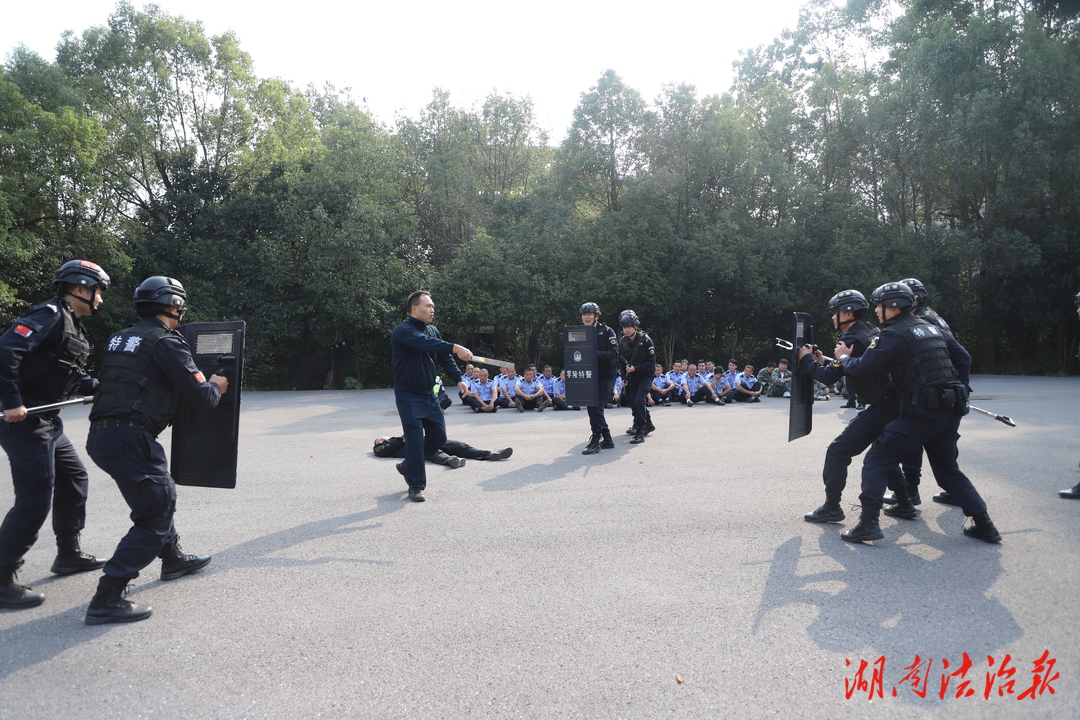 以練為戰(zhàn)！零陵公安開展實(shí)戰(zhàn)拉練演練