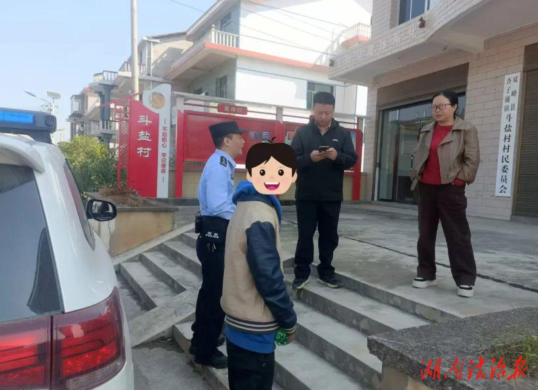 少年迷路 民警暖心助其回家