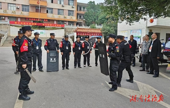 衡陽(yáng)縣蒸陽(yáng)學(xué)校：巡特警進(jìn)校園開(kāi)展反恐防爆應(yīng)急演練活動(dòng)