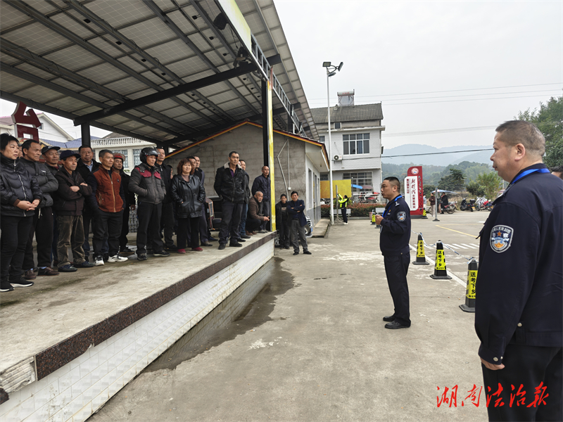 頭雁領(lǐng)航到群眾中去  ——記桃源交警車管所所長(zhǎng)李俊