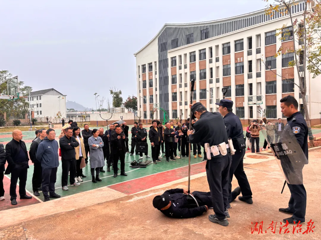 落實主防職能，漣源市公安局金石派出所開展“安全防范進校園活動”