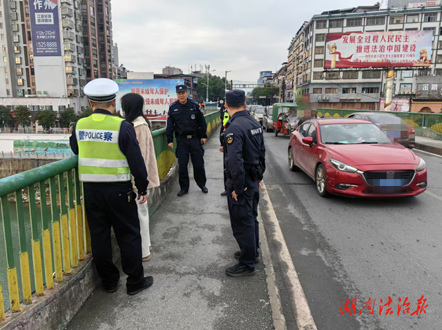 道縣女子情緒異常 民警暖心勸導(dǎo)