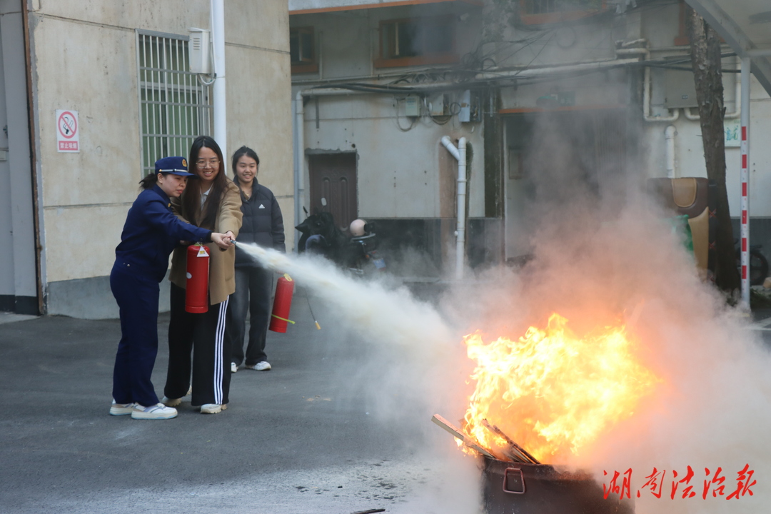 綏寧縣消防救援大隊(duì)深入煙草公司開展消防安全培訓(xùn)及演練