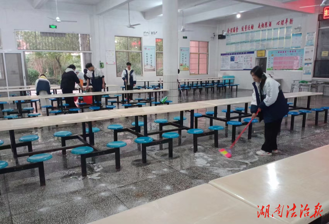 藍(lán)山縣職業(yè)中專：食堂清掃常態(tài)化，守護(hù)潔凈暖人心