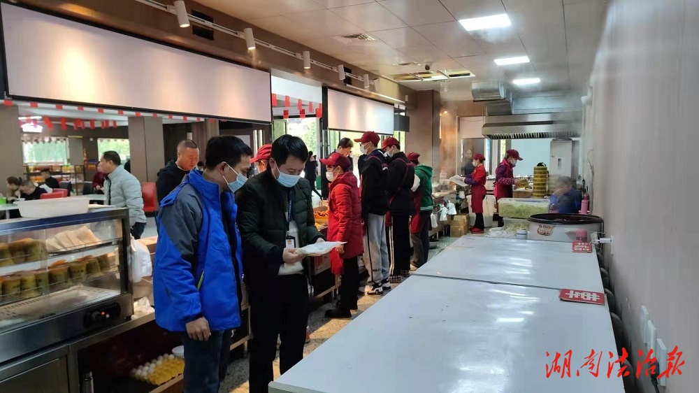 【市監(jiān)視野】雙牌縣：開展高速服務(wù)區(qū)食品安全監(jiān)管檢查，保障群眾出行飲食安全