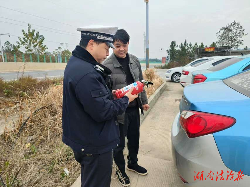 新田交警：“安全帶”專項檢查 守護(hù)出行安全