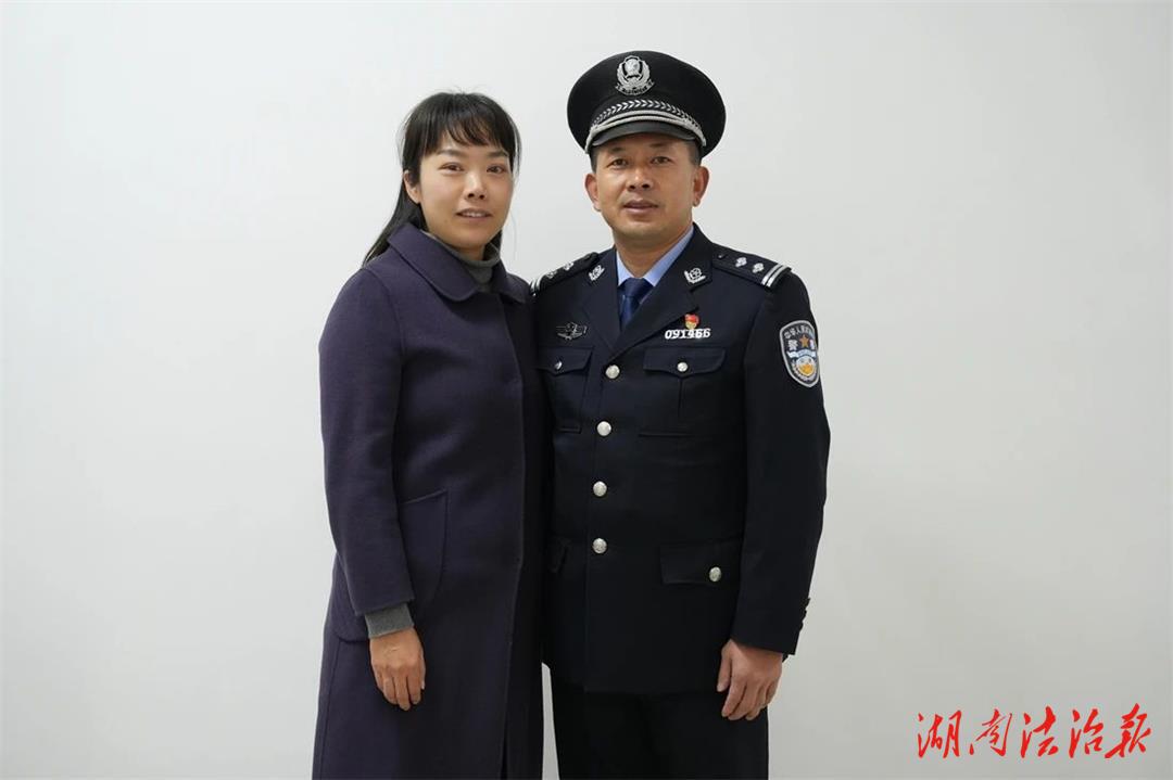 廖秀娟：三尺講臺好教師 溫馨家中好警嫂