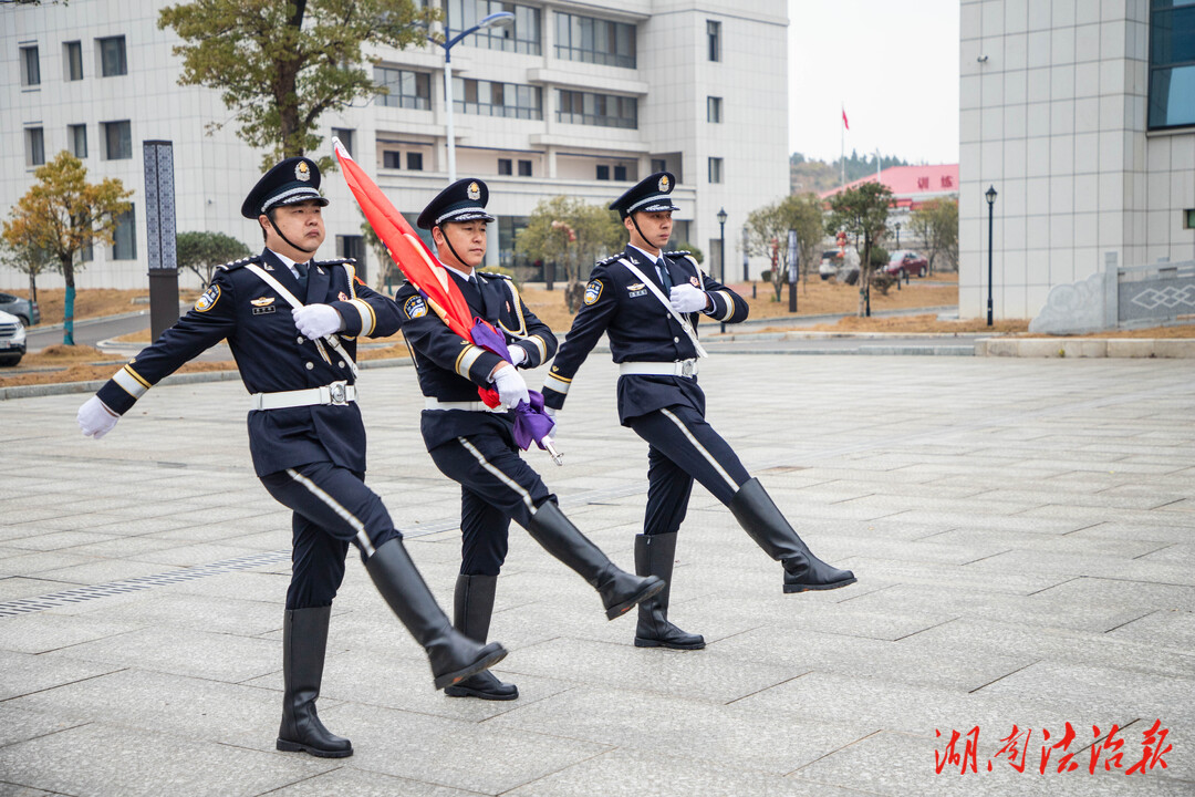 【致敬警察節(jié)】藍(lán)山公安開展系列活動(dòng)熱烈慶祝第五個(gè)中國(guó)人民警察節(jié)