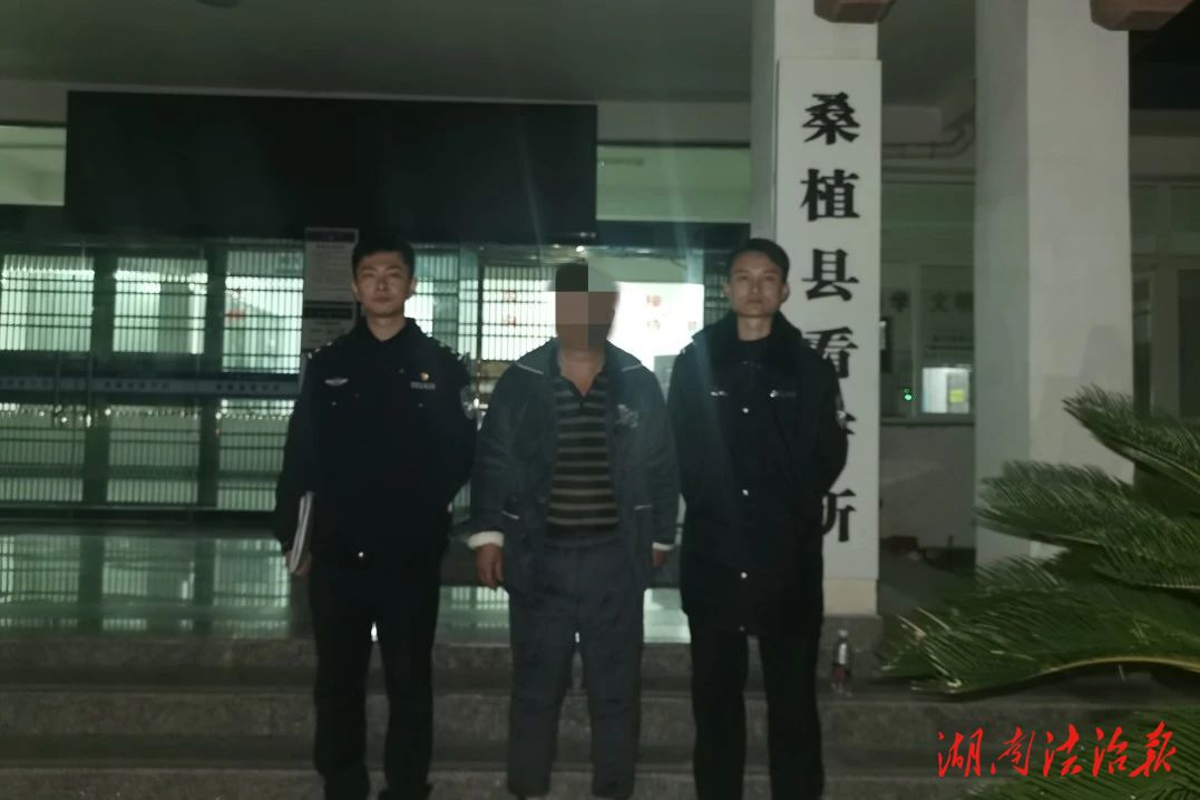 桑植警方破獲一起公交車扒竊案