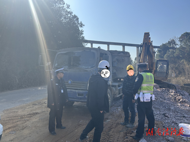 道縣交警檢查上坦公路改造施工路段交通安全工作