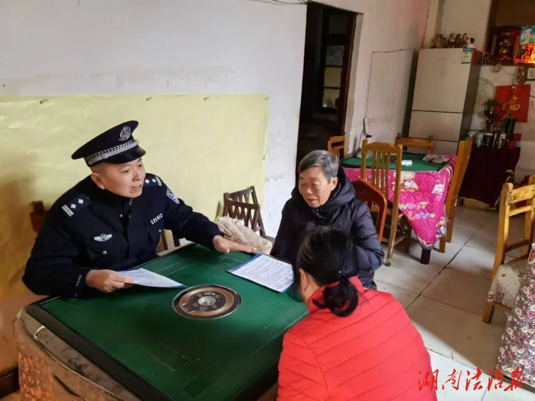 岳匯涌：一名“普通”的社區(qū)民警