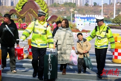 懷鐵交警全力確保春運(yùn)安全