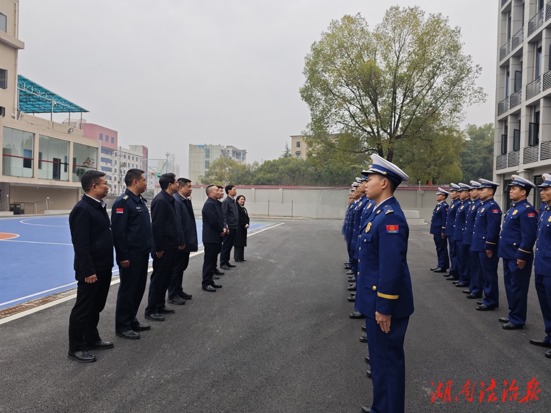 邵陽(yáng)雙清區(qū)主要領(lǐng)導(dǎo)春節(jié)前慰問(wèn)一線消防救援人員