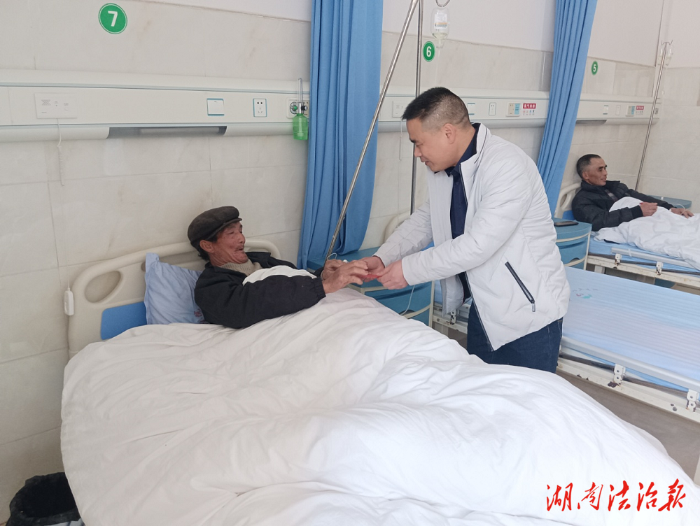 三口塘鎮(zhèn)衛(wèi)生院：深入病房送溫暖，濃濃關(guān)懷迎新春
