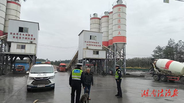 道縣：交警檢查運(yùn)輸企業(yè)，嚴(yán)把節(jié)后復(fù)工“安全關(guān)”