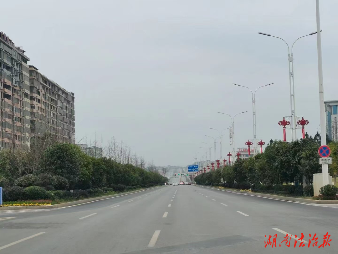 祁陽市環(huán)衛(wèi)園林中心新春堅(jiān)守“不打烊” 環(huán)衛(wèi)工人用汗水守護(hù)城市“春妝”