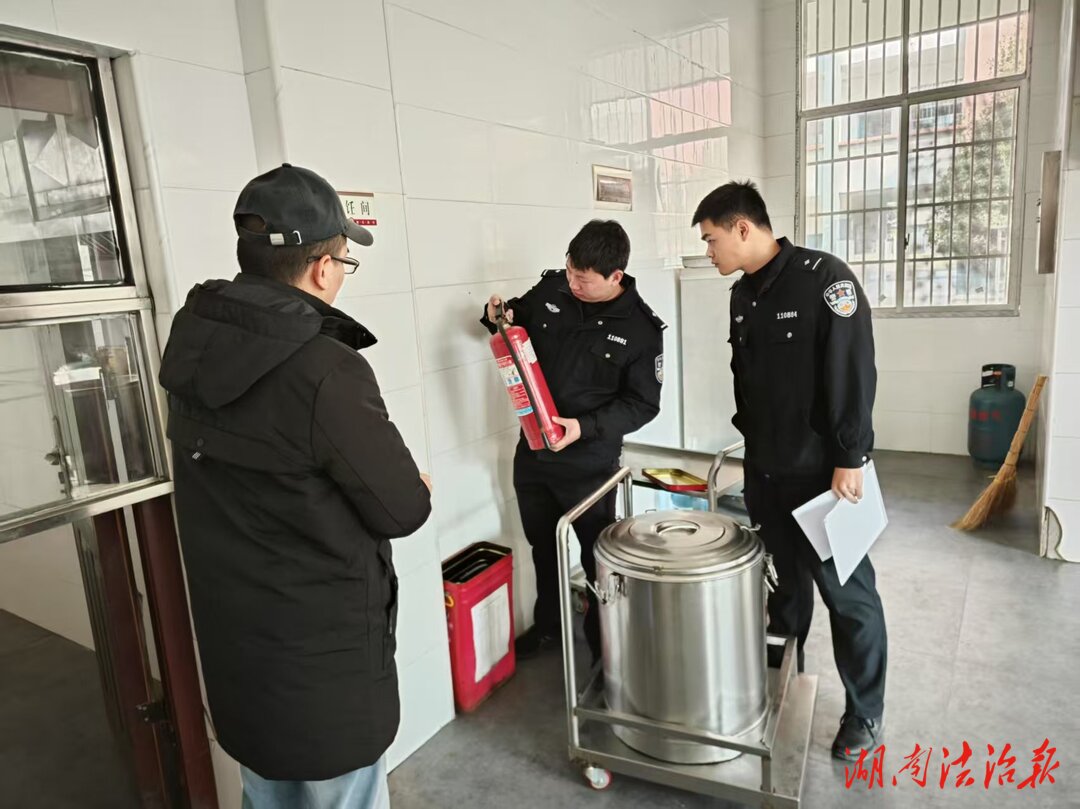 零陵公安筑牢校園安全防線 護(hù)航新學(xué)期