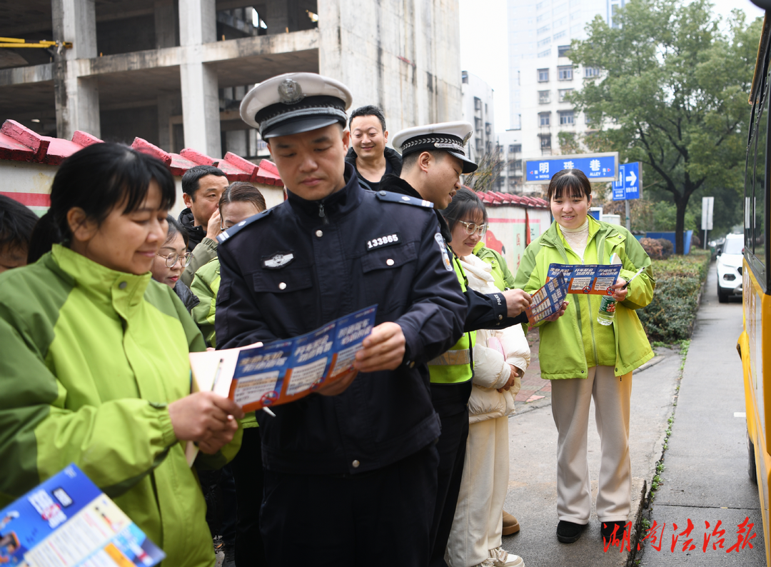 開學(xué)季 讓校車跑得更安全