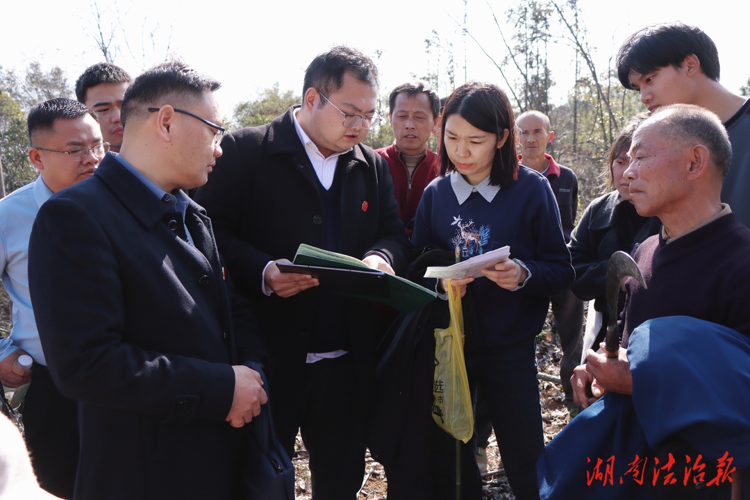 現(xiàn)場勘察摸實情 普法宣傳兩不誤