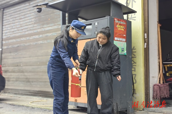 資陽區(qū)消防救援大隊(duì)開展外賣行業(yè)電動車消防安全宣傳活動