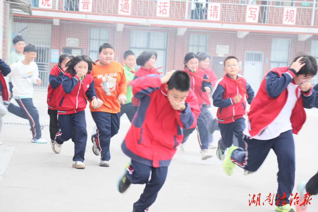 張家界消防助力楓香崗小學(xué)筑牢校園“防火墻”