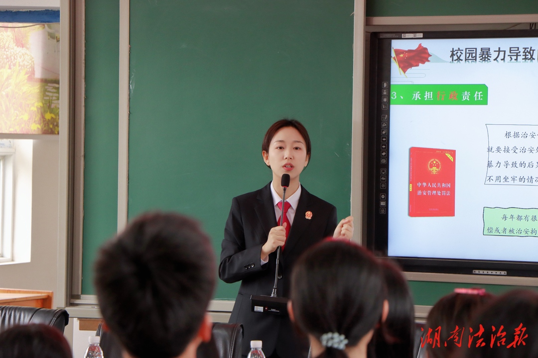 慈利法院為鄉(xiāng)鎮(zhèn)學生送上“聽得懂 用得上”的法治課