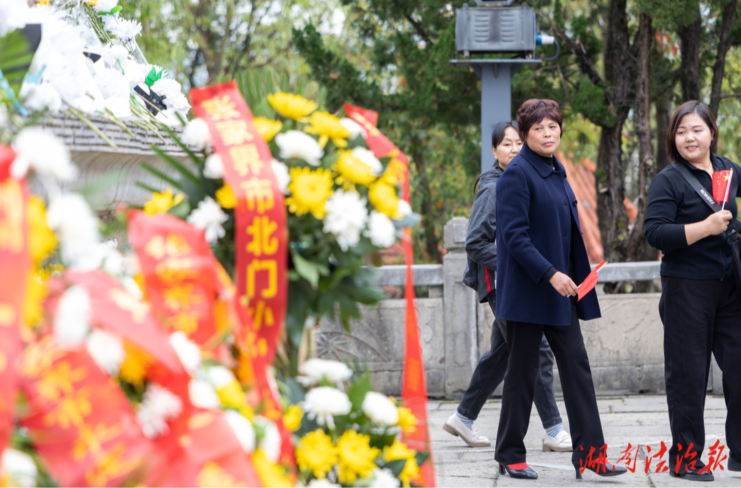 思善橋社區(qū)聯合多單位開展“清明祭英烈·共鑄中華魂”主題黨日活動
