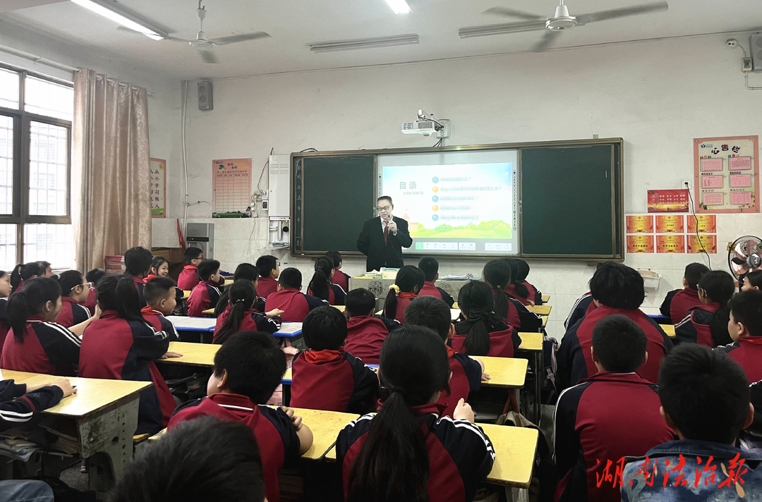 利劍護蕾，守護花開--婁底市婁星區(qū)法院開展法治宣講進校園活動