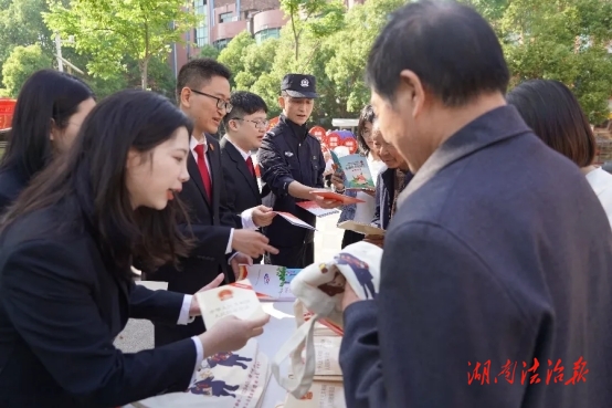 陽(yáng)光陪審，與法同行——衡山法院開(kāi)展《人民陪審員法》普法宣傳活動(dòng)