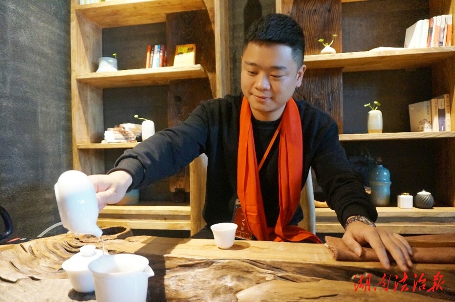 諶利，“皇家茶園”新茶人，大山深處繪錦繡