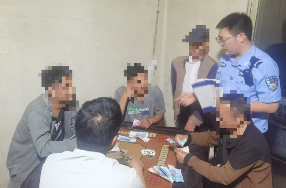涉賭必抓！武陵源5人因“斗?！辟€博被民警“一鍋端”
