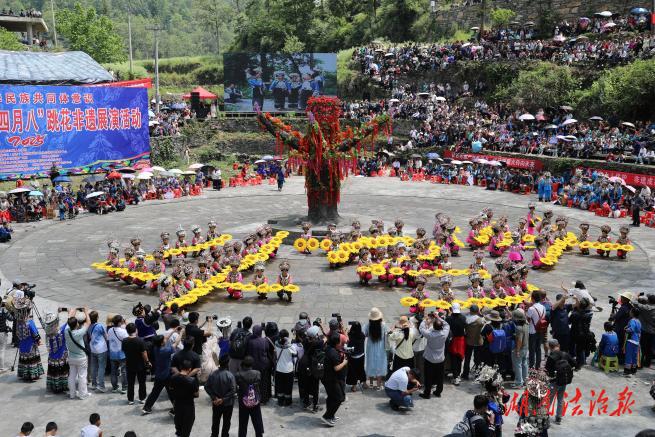 “四月八”跳花節(jié)丨鳳凰法院：法治與民俗共舞，繪就民族團(tuán)結(jié)新畫(huà)卷