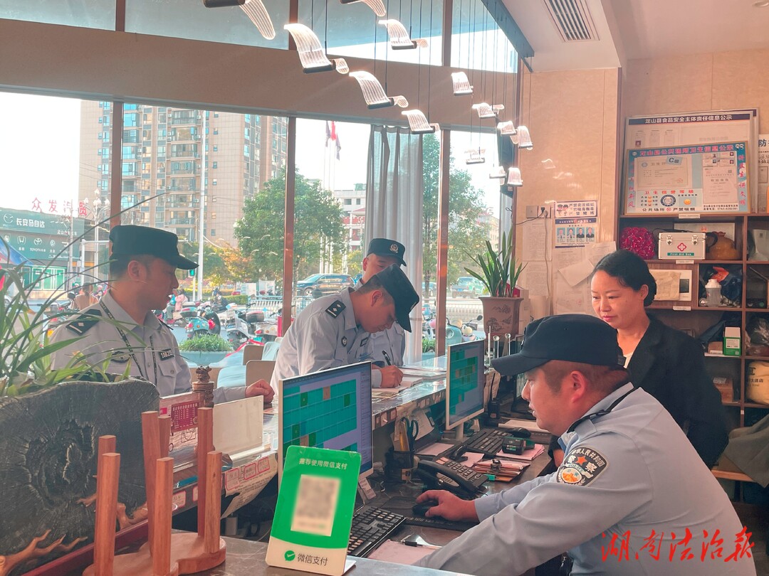 龍山公安織密防護(hù)網(wǎng)確保五一期間社會治安大局持續(xù)平穩(wěn)