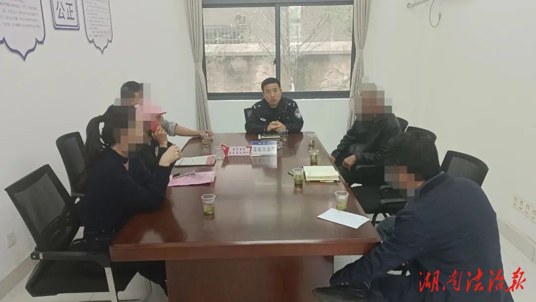 “界”下春風(fēng)化玉帛:石鼓派出所巧解糾紛獲贈錦旗