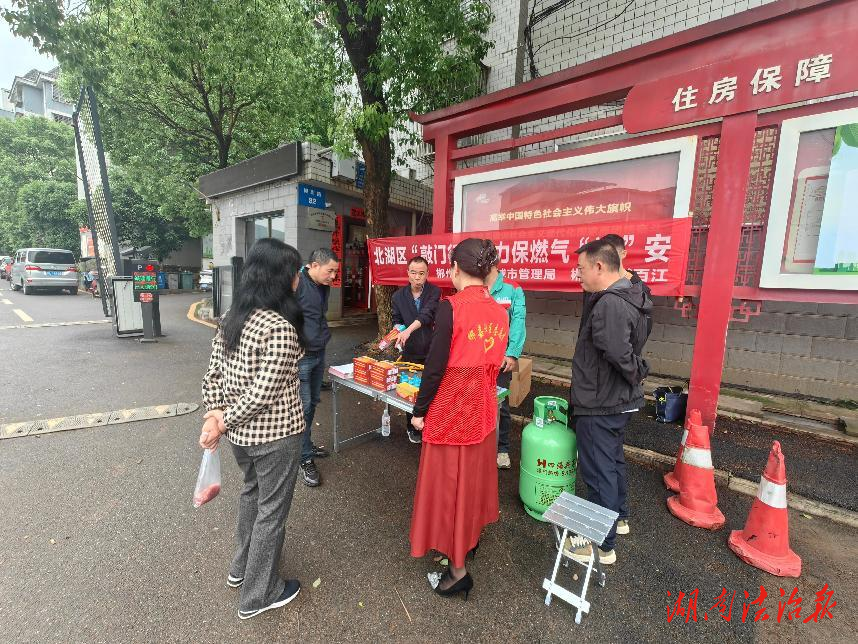 郴嘉社區(qū)開展“敲門行動(dòng)”力保燃?xì)狻捌俊卑?