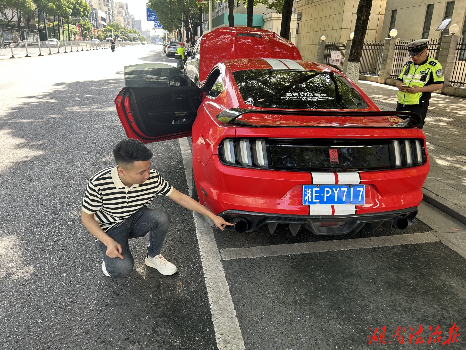 群眾舉報小車“炸街”擾民 大祥交警迅速出擊查獲