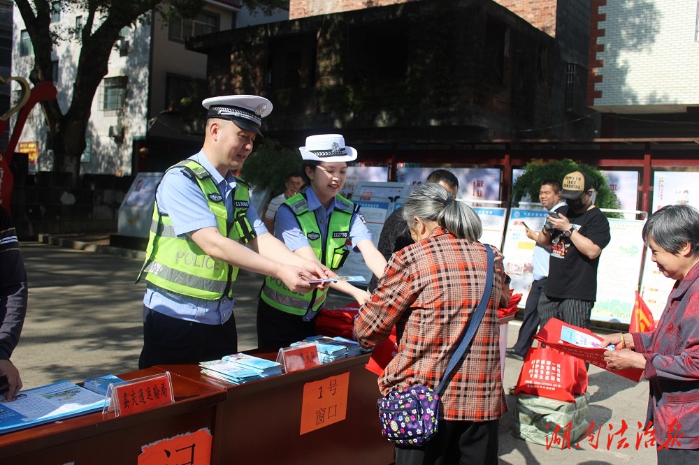 道縣交警助力防災(zāi)減災(zāi)：交通安全宣傳 “不打烊”