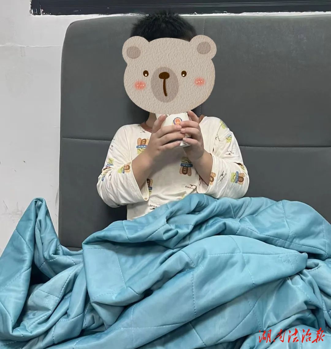 民警回所路上撿了個娃？暖心幫忙找家人