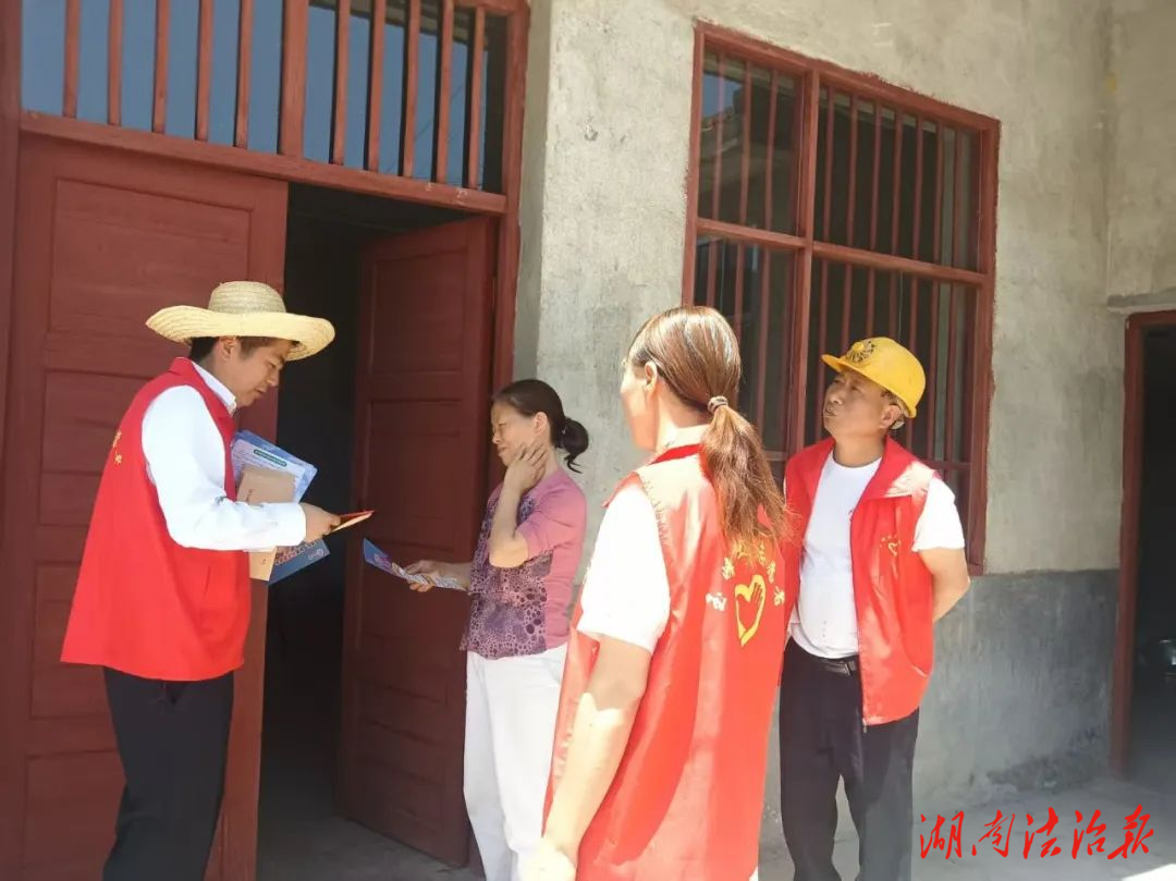 漣源市玉峰社區(qū)開(kāi)展全國(guó)第17個(gè)防災(zāi)減災(zāi)日宣傳活動(dòng)