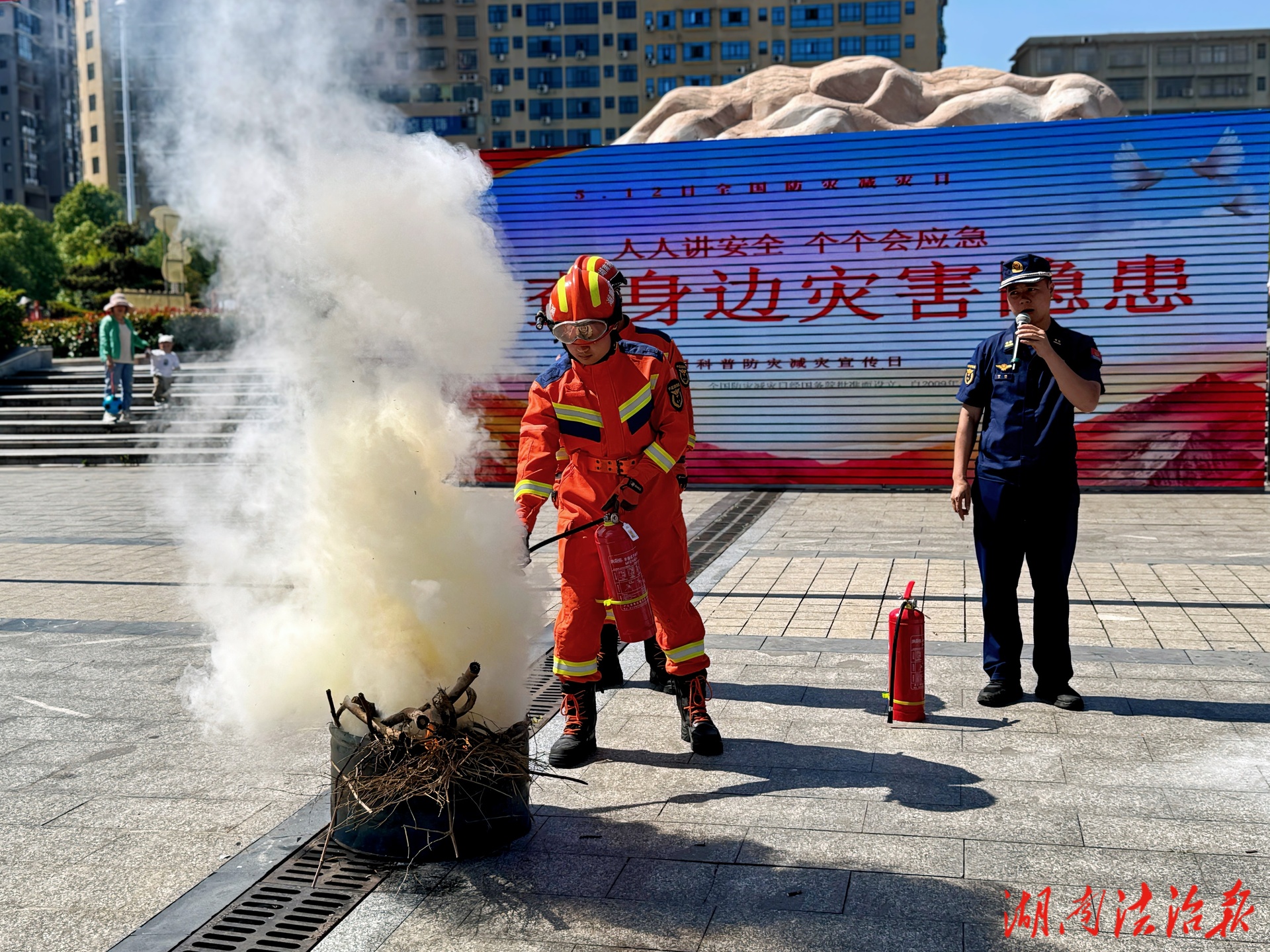 邵陽縣消防救援大隊開展“5.12全國防災(zāi)減災(zāi)日”主題宣傳活動