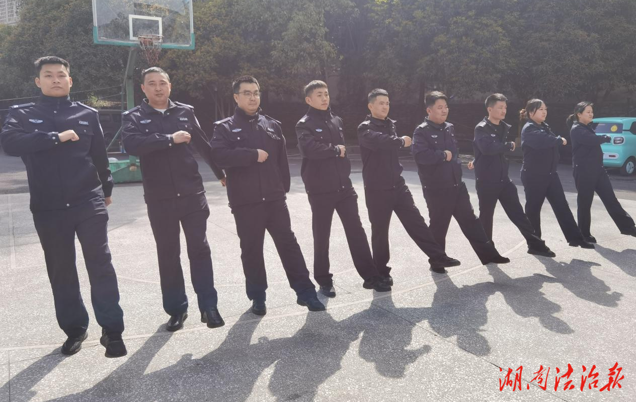 保靖法院：以隊列訓(xùn)練錘煉過硬作風(fēng)