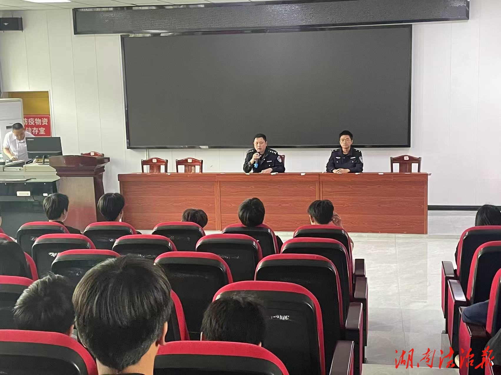 龍山公安：“警”彩宣講進校園 “警”心呵護伴成長