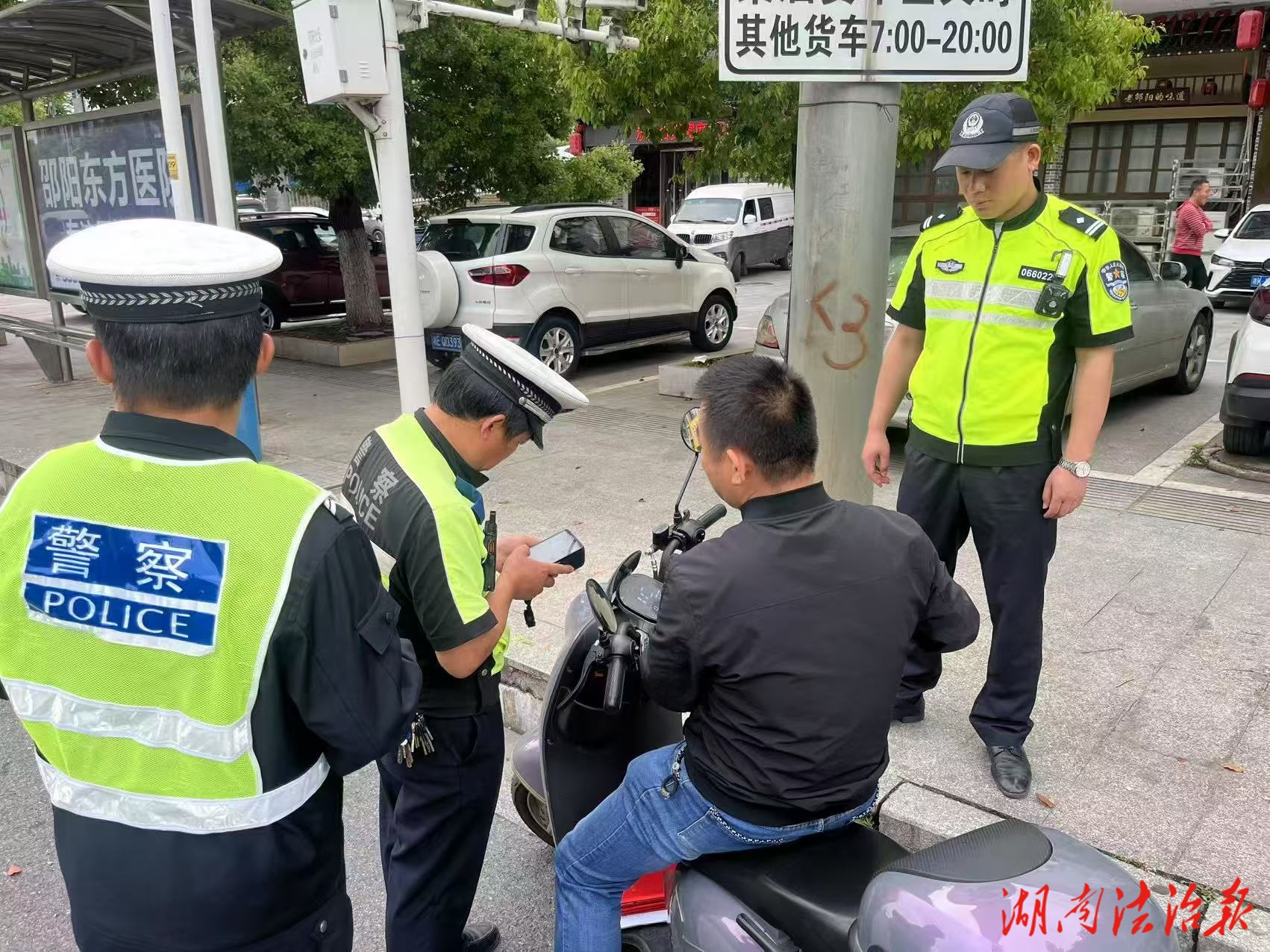 大祥交警：多措并舉  筑牢春季交通安全防線